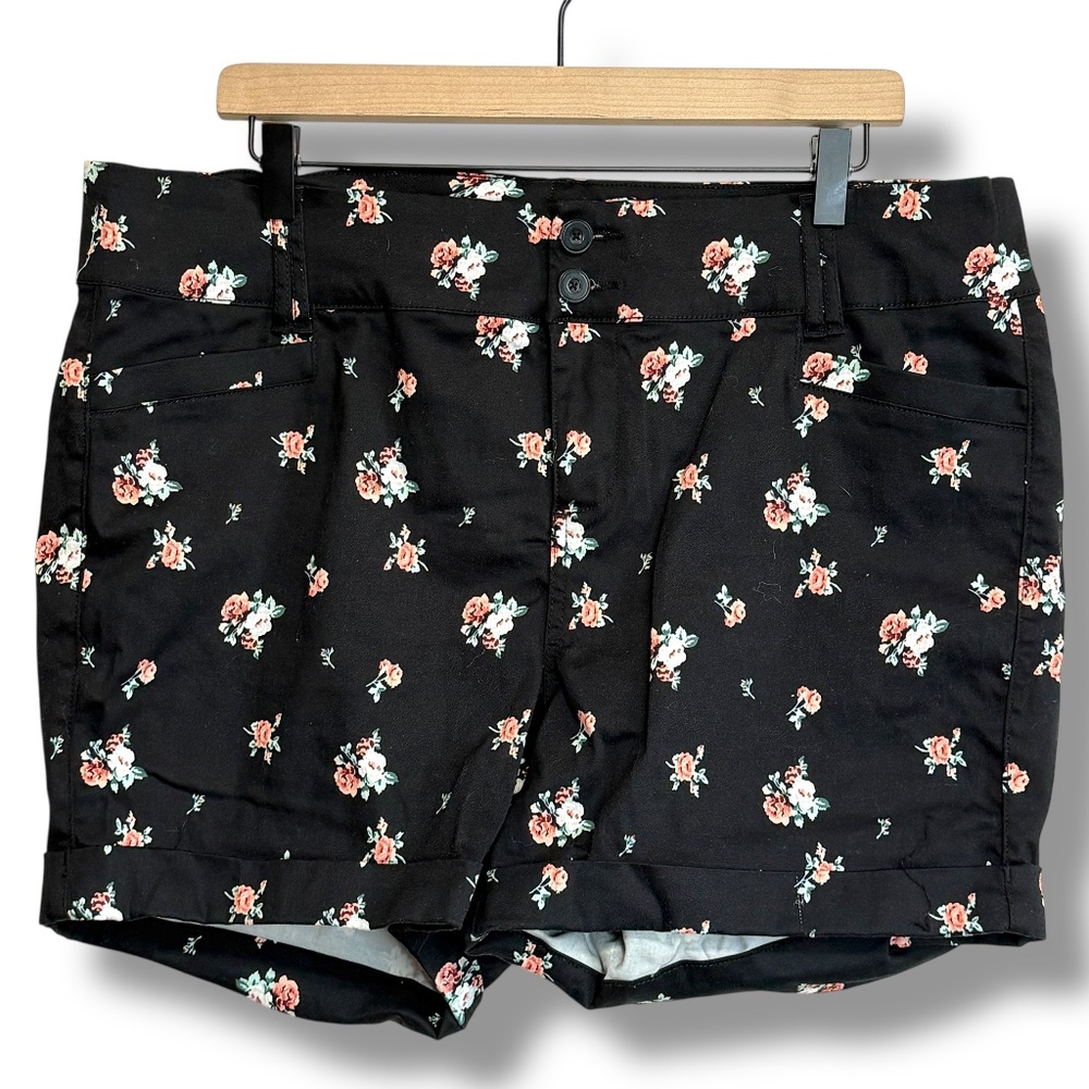 Torrid Womens Plus‎ Size Black Floral Sateen Shorts Sz 18 Cuffed Preppy
